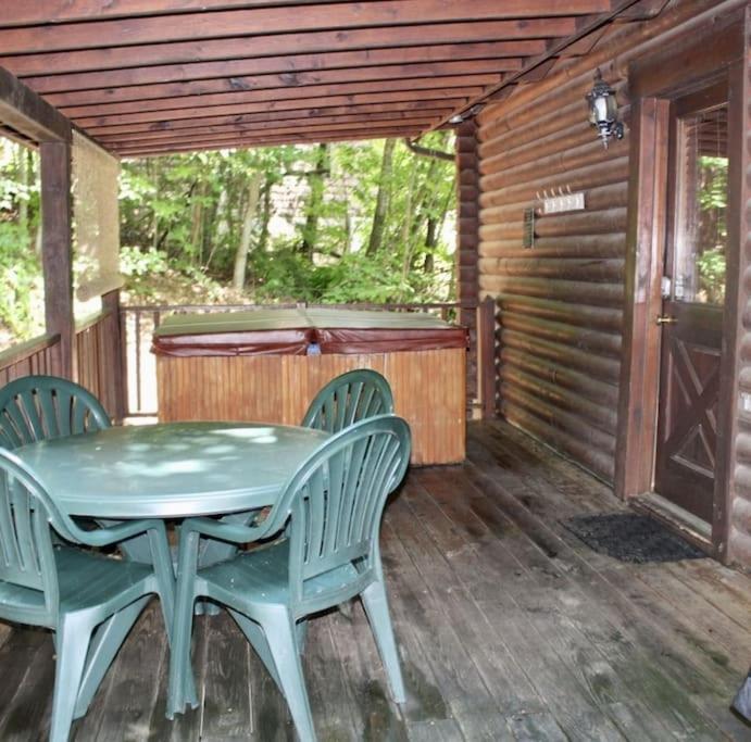 Rustic Black Bear Cabin Pigeon Forge Extérieur photo